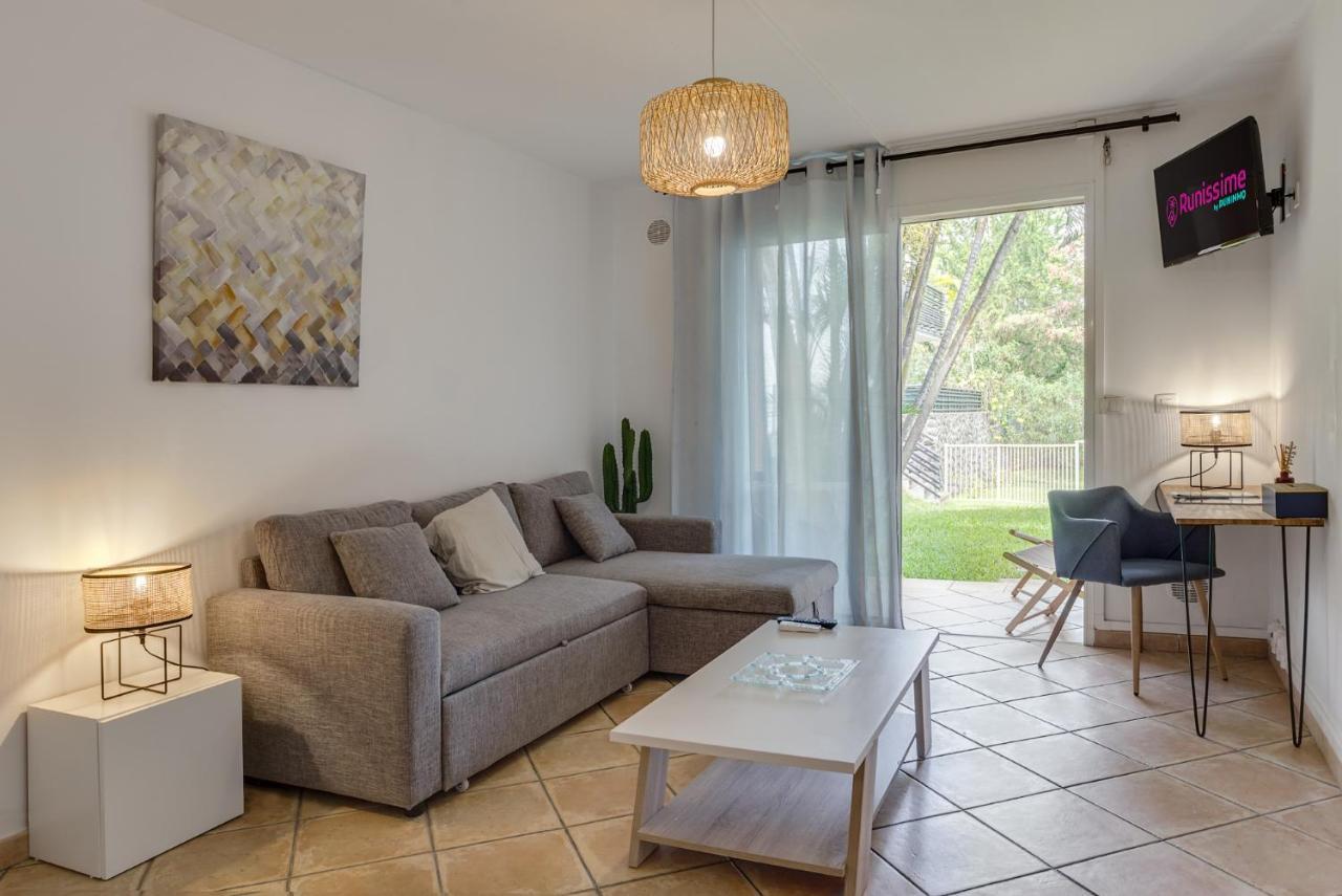 Le Saint-Gilles - Studio A St-Gilles-Les-Bains - Situe Dans Residence Privee Avec Piscine Extérieur photo